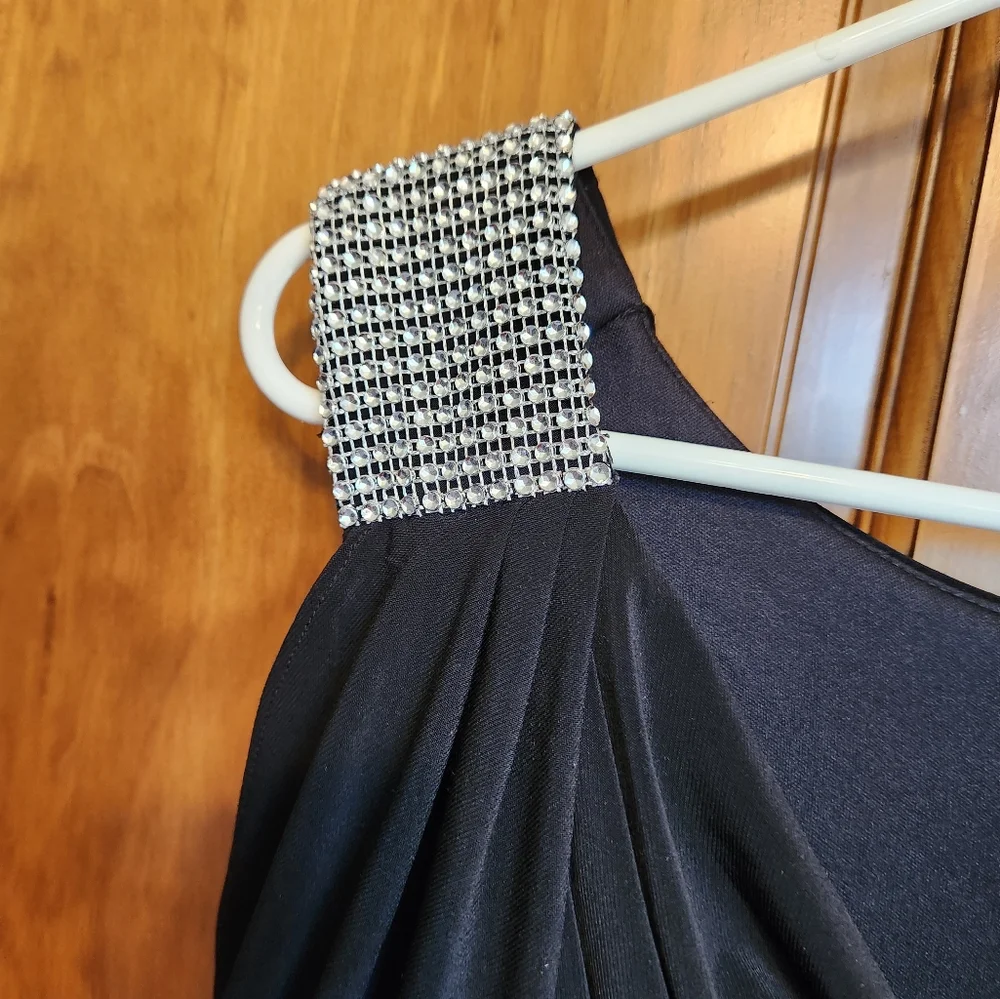 Scarlett Black Dress w Silver Accent Shoulders.  Size 4.  Wrinkle free. - Picture 2 of 5